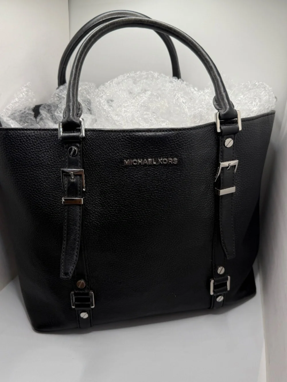 SASSY MICHAEL KORS PEBBLED LEATHER BLACK 2-WAY HANDBAG! MSRP $478